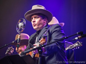 Shawn Camp at IBMA 2015 with The Earls of Leicester (photo: Shelly Swanger)